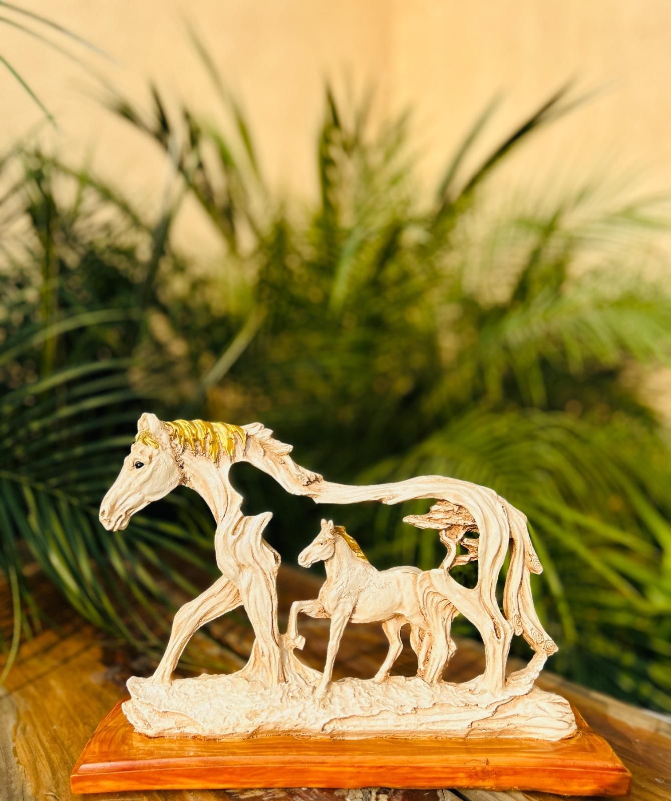 Elegant Horse Statue – Animal Figurine for Home and Desktop Decor