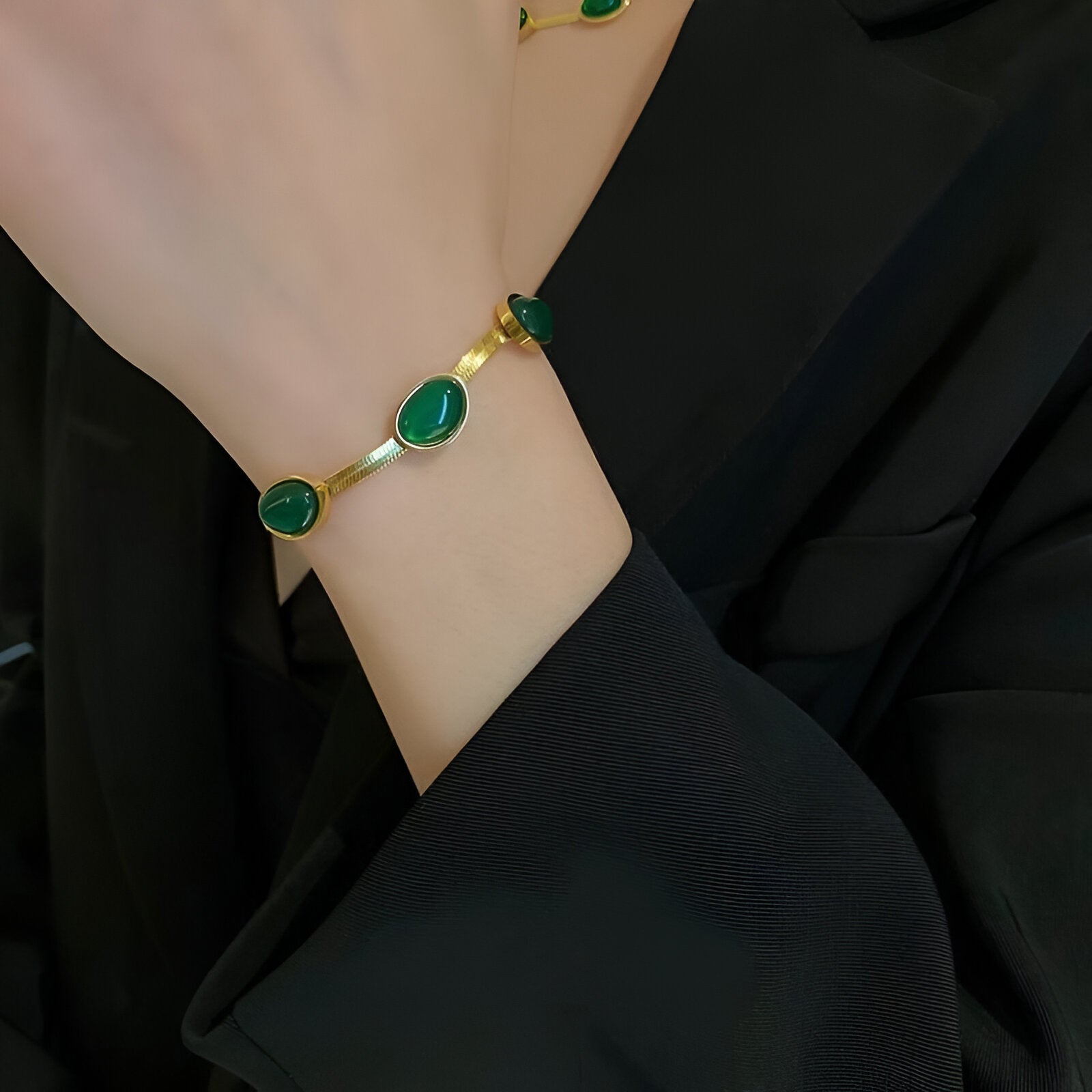 Oval Green Crystal Necklace & Bracelet Set – Stylish & Elegant